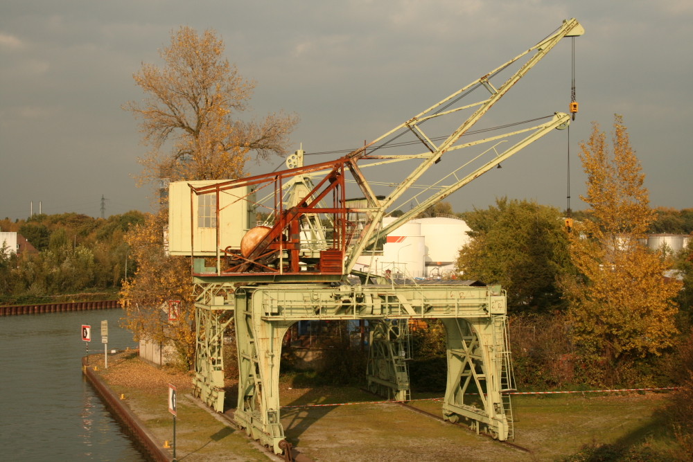 Ausgedienter Ladekran im Dortmunder Hafen ( Dortmund Ems Kanal)