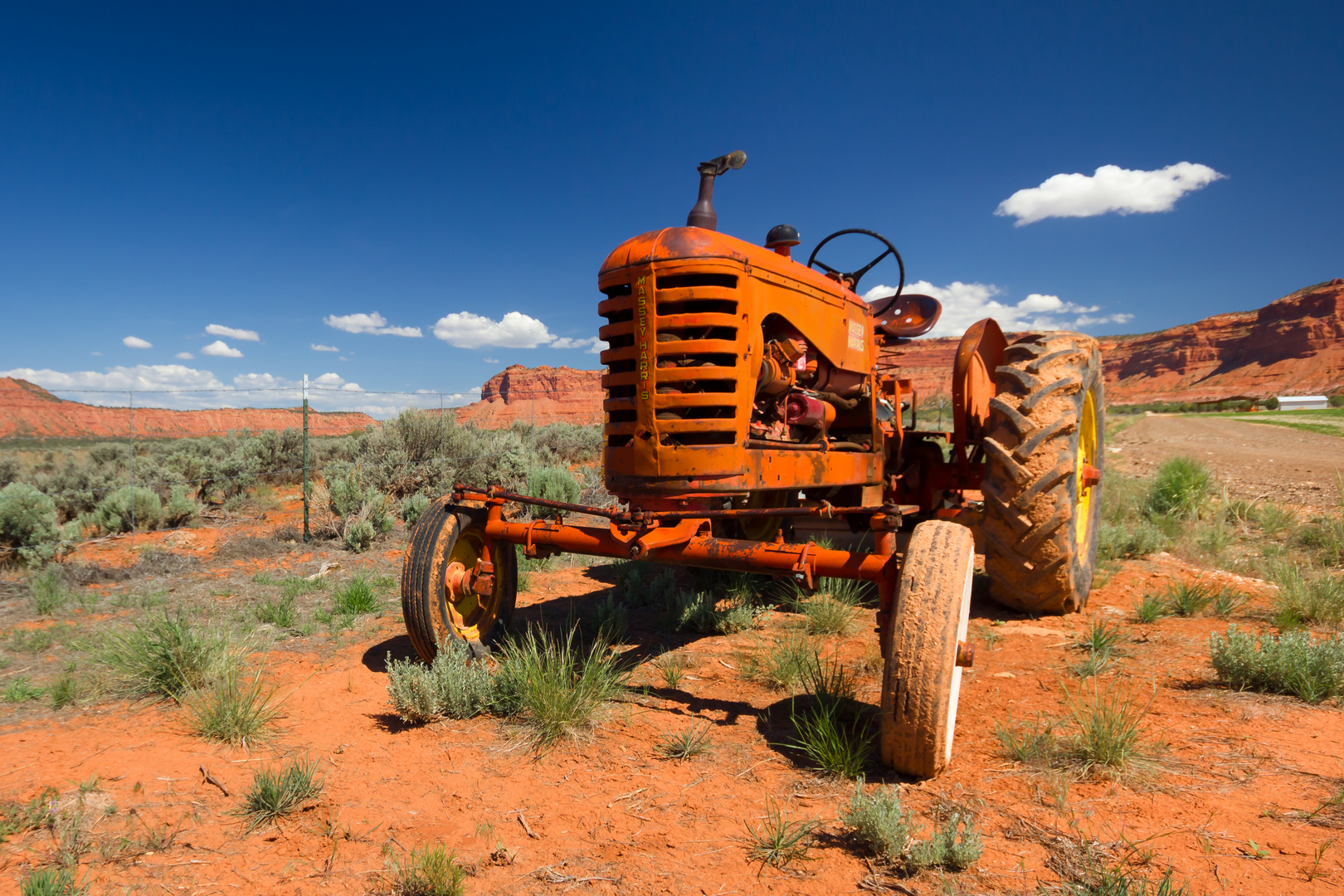 Ausgedienter Traktor in Arizona