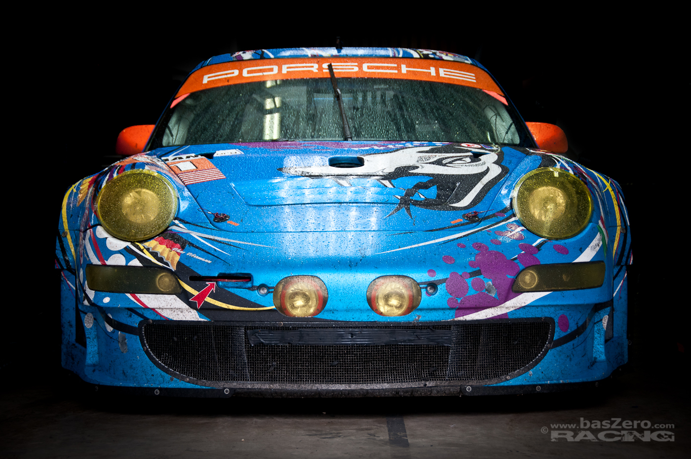 Ausgeschwitzt! Fotografiert in der Flying Lizard Boxengasse, Le Mans 2011