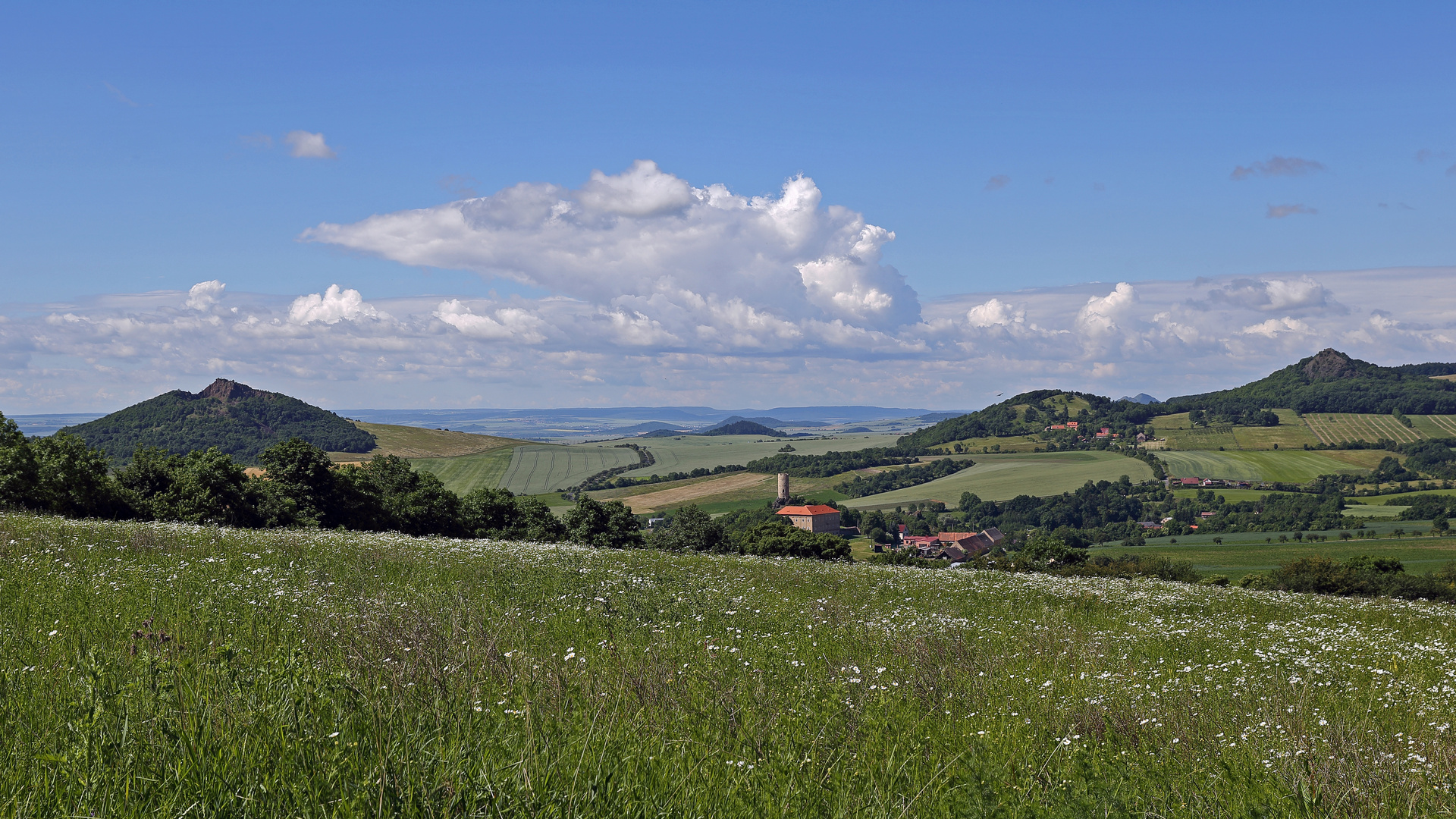 Ausgezeichnete und besondere Sicht nach Süden ins Böhmische Becken