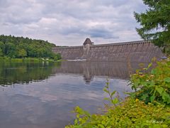 Ausgleichsbecken und Sperrmauer