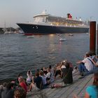 Auslaufen der Queen Mary 2 aus Hamburg