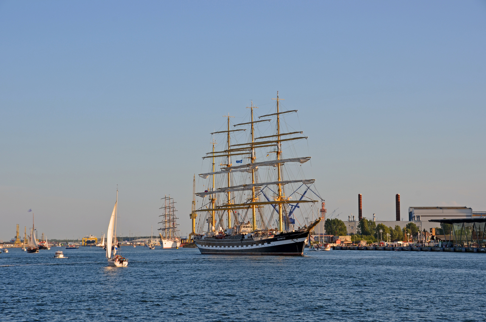 Auslaufen der Schiffe während der Hanse Sail 2014