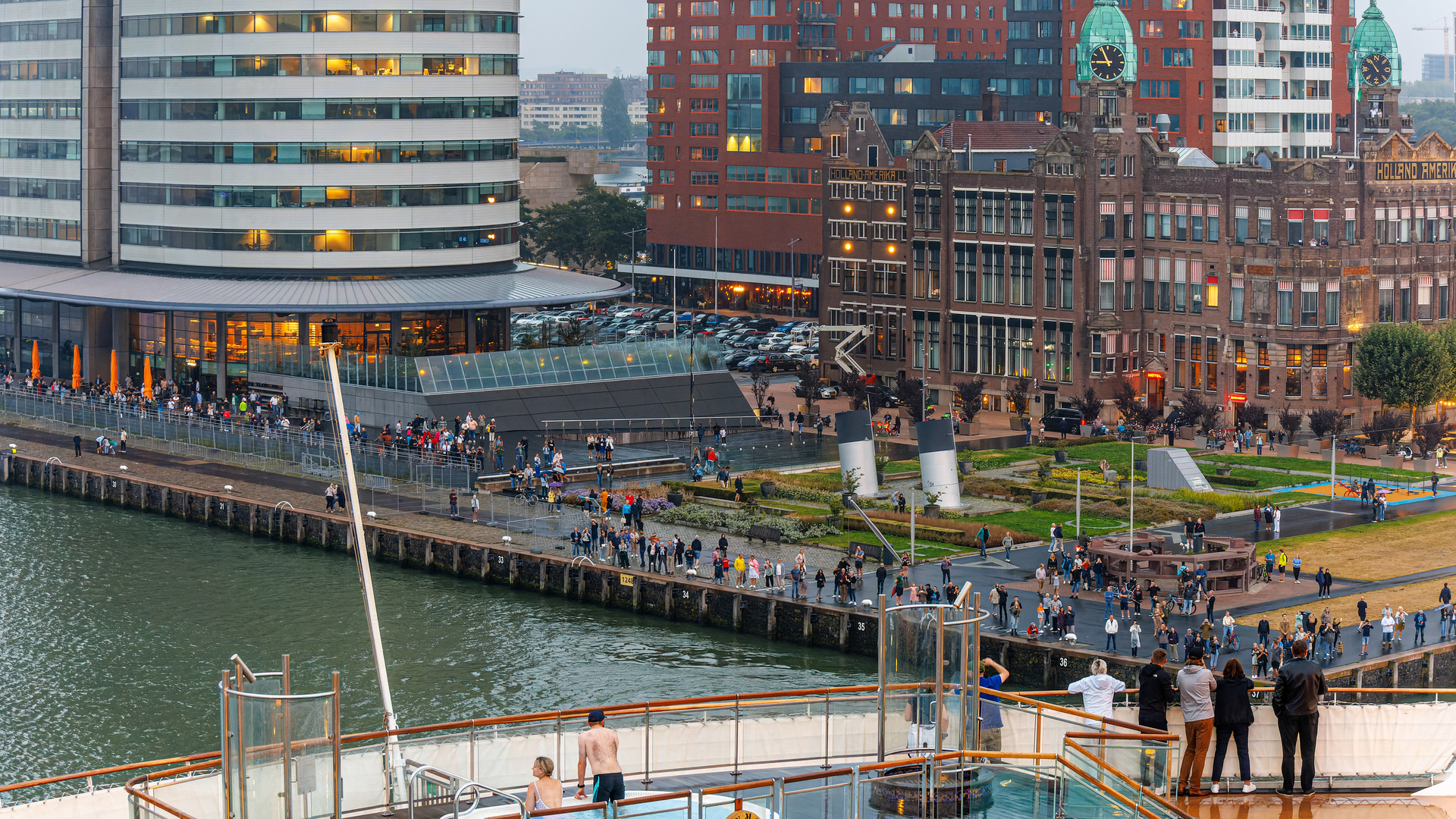 auslaufen in rotterdam