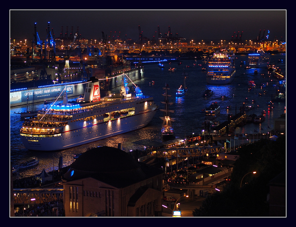 Auslaufparade der Hamburg Cruise Days 2012 II - MS Deutschland
