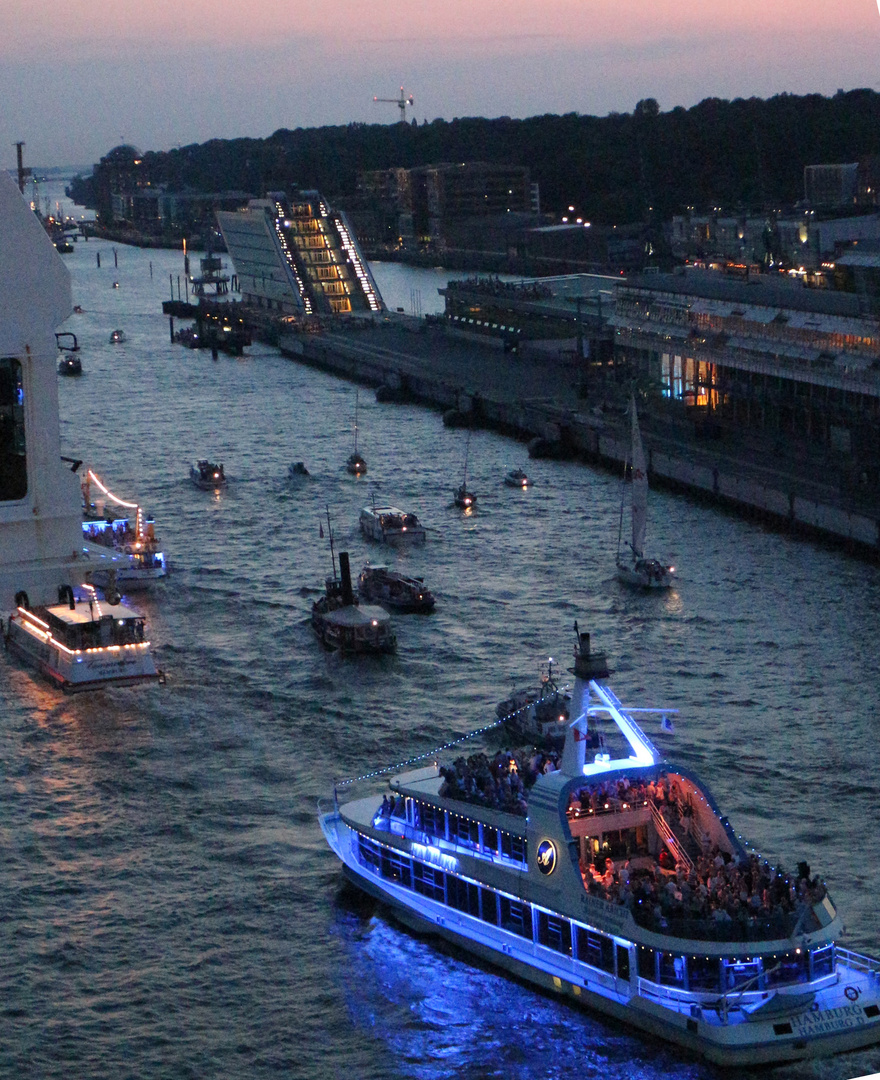 Auslaufparade von der Queen Mary 2