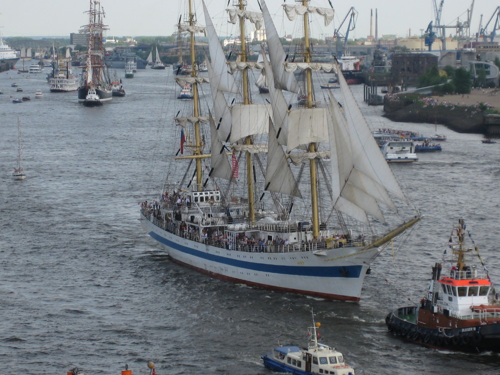 Auslaufparade zum 819. HAFENGEBURTSTAG HAMBURG