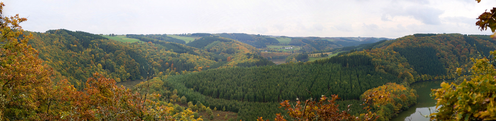 Ausruhen und Aussicht genießen (Panorama)