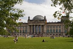 Ausruhen vorm Reichstag ...