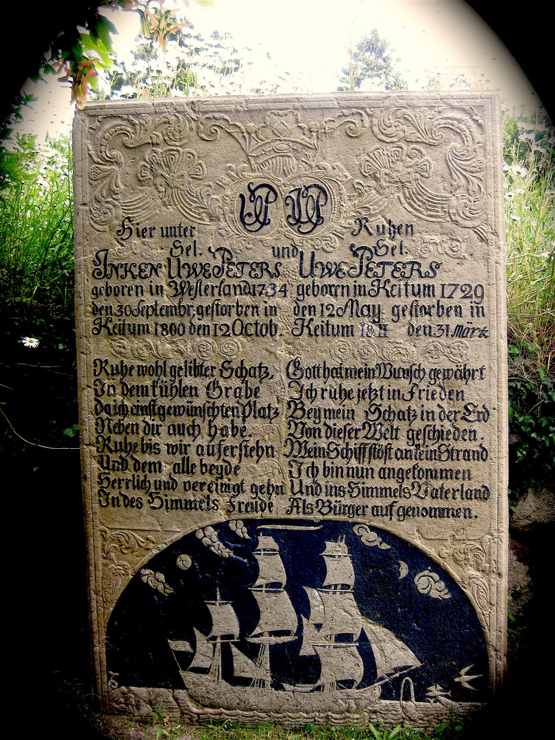 Aussagekräftiger Grabstein auf dem Friedhof in Keitum