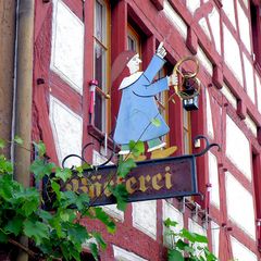 Aussagekräftiges Aushängeschild mit Humor. Aufgenommen in Stein am Rhein CH