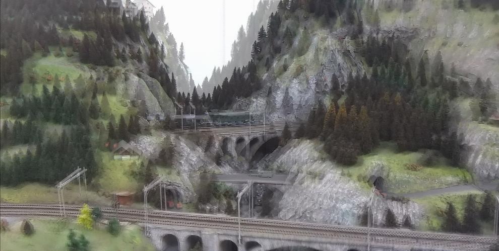 Ausschnitt aus der Modellbahnanlage Gothardt-Bahn für 3 D-Polmonitore eventuell ein Pixel scrollen