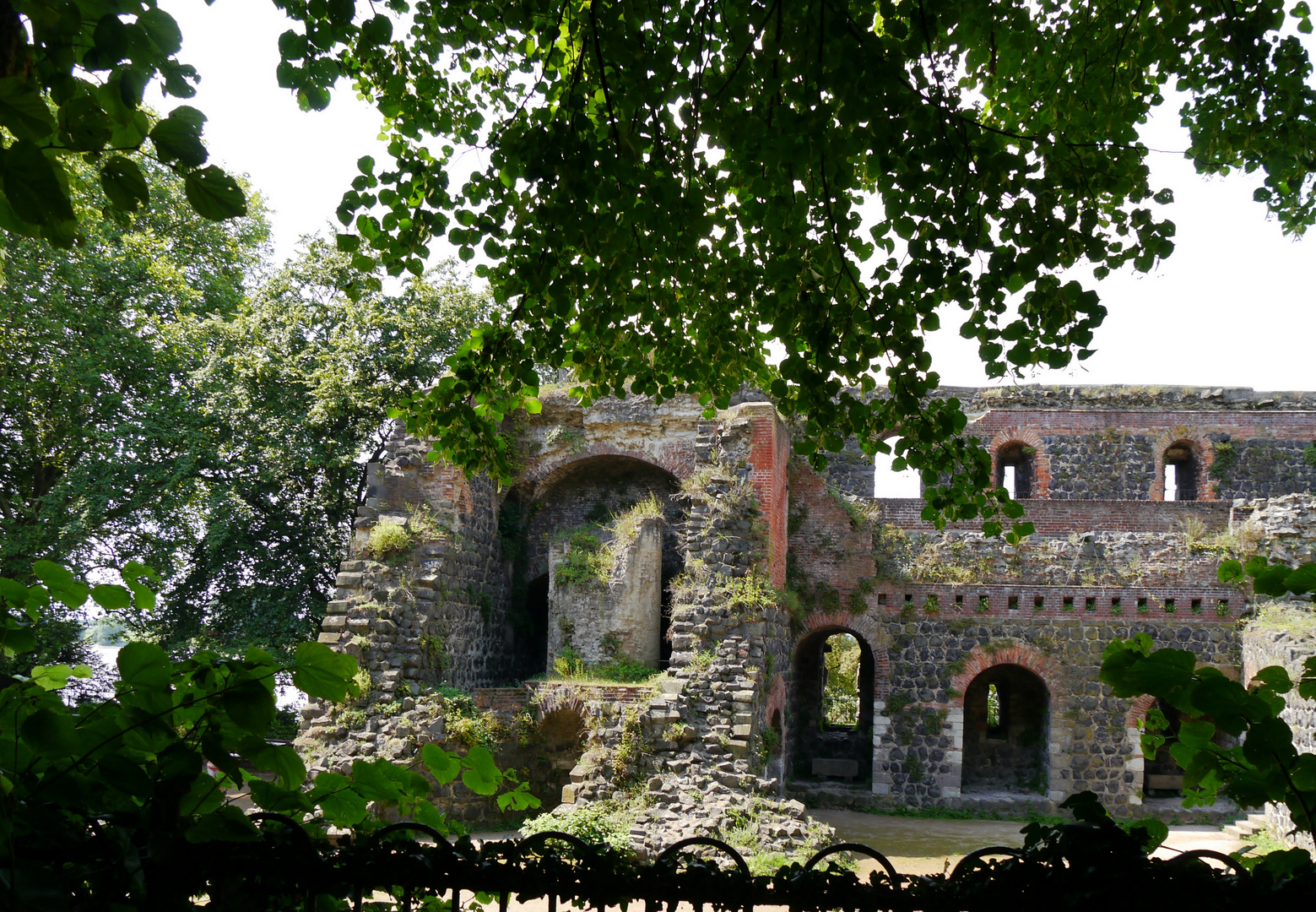 Ausschnitt der Ruine der Kaiserpfalz 