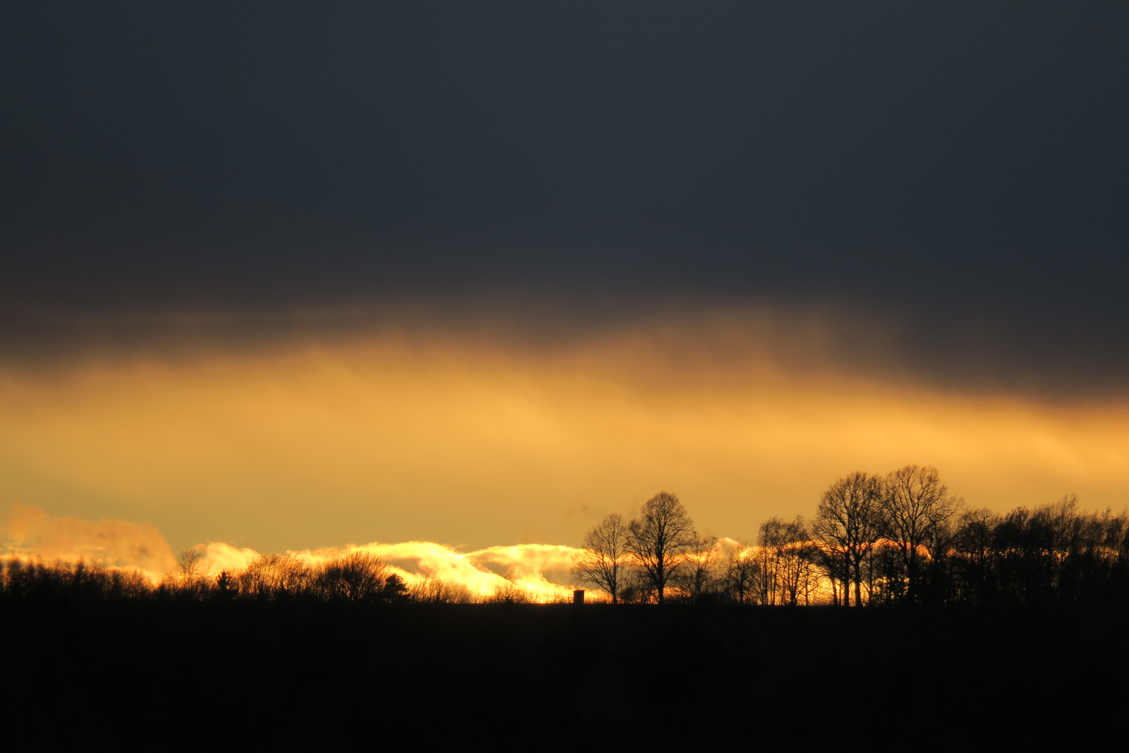 Ausschnitt der Sonnenuntergangs- und Gewittersstimmung