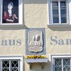 Ausschnitt v. Wohnhaus mit Gedenktafel in St. Gilgen (Salzkammergut)