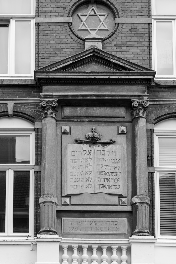 Aussenseite der Synagoge Roermond