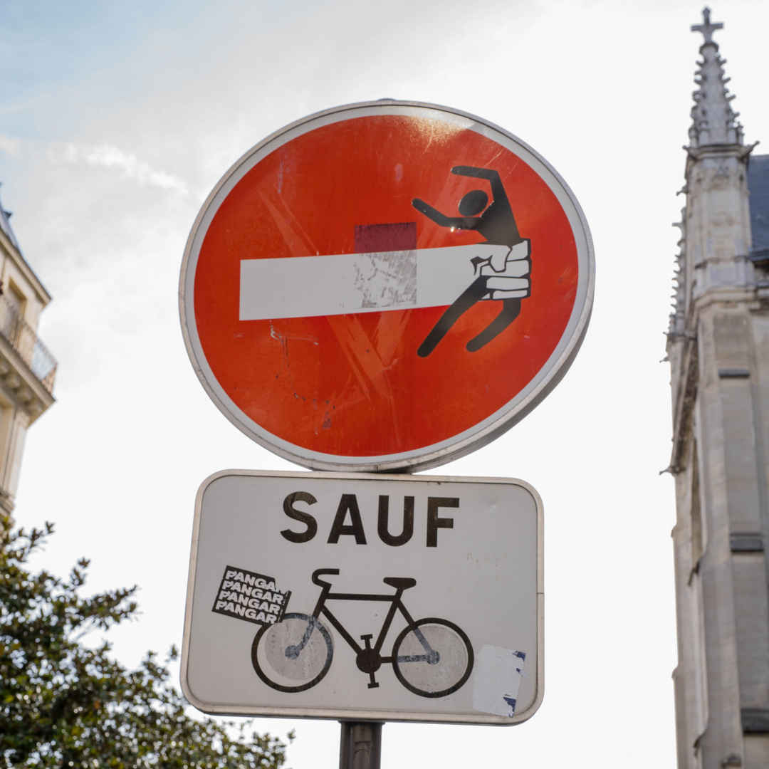 Außer (SAUF) für Radfahrer aber für Räder frei und