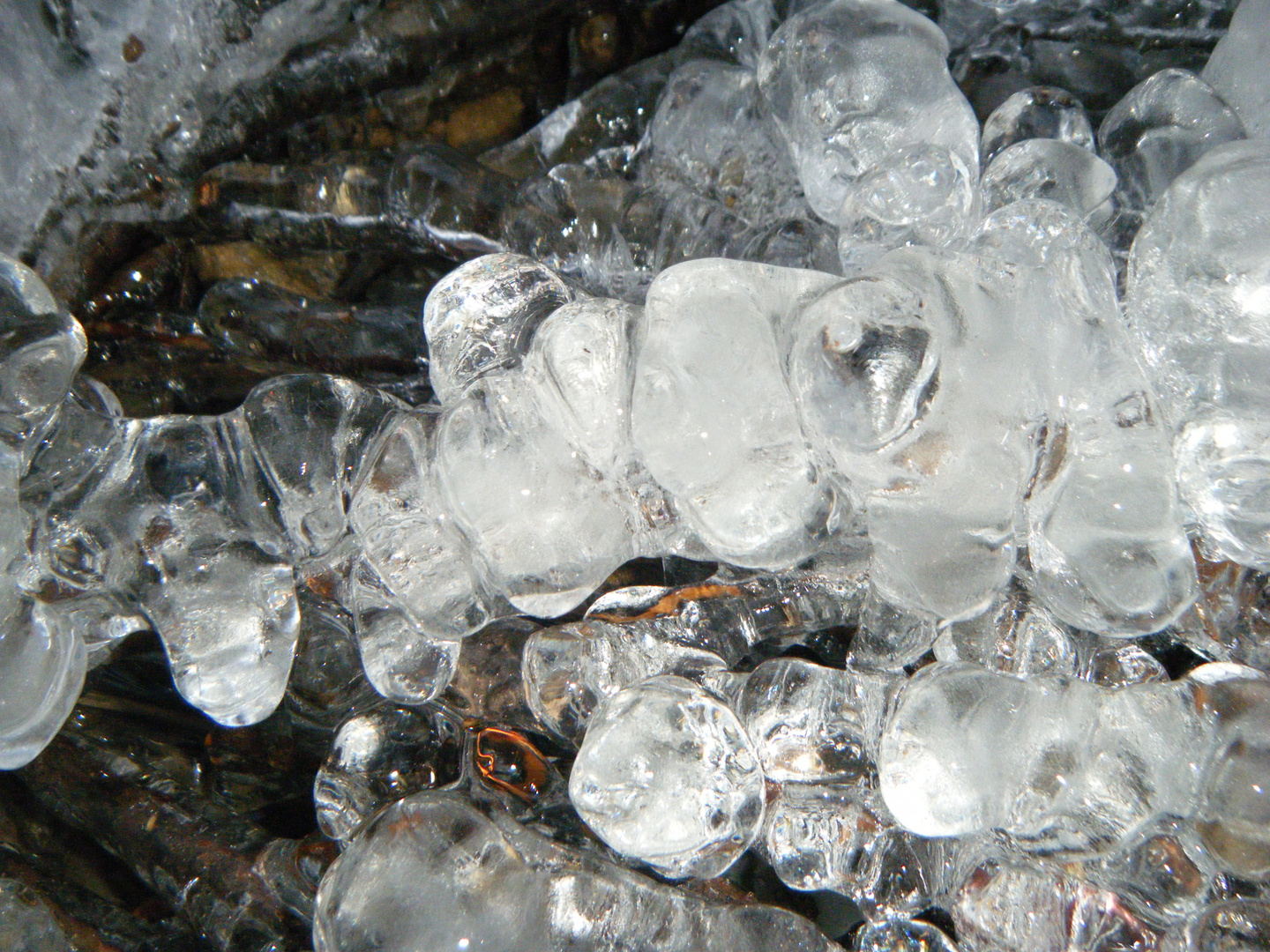 Außergewöhnliche Eiskristalle