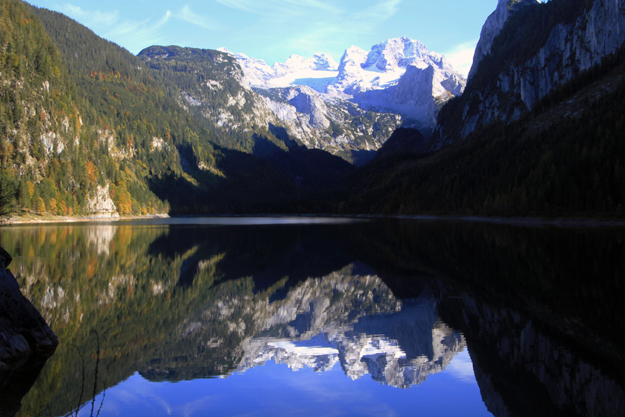 Aussicht auf den Dachstein vom Gosausee aus im Abendlicht