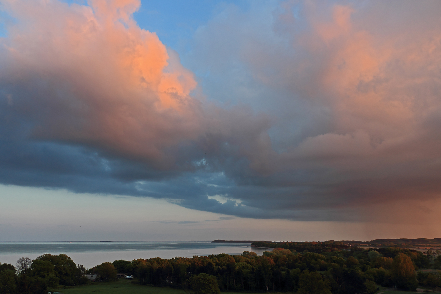 Aussicht auf die See am Abend