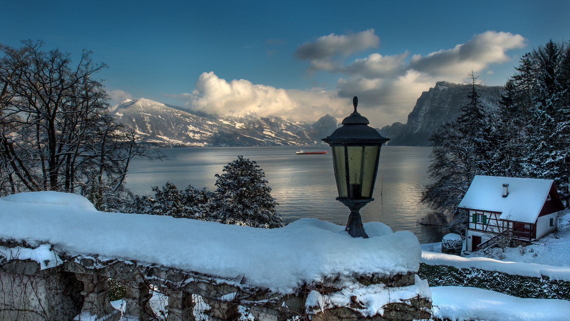 Aussicht auf See und Berge / 2