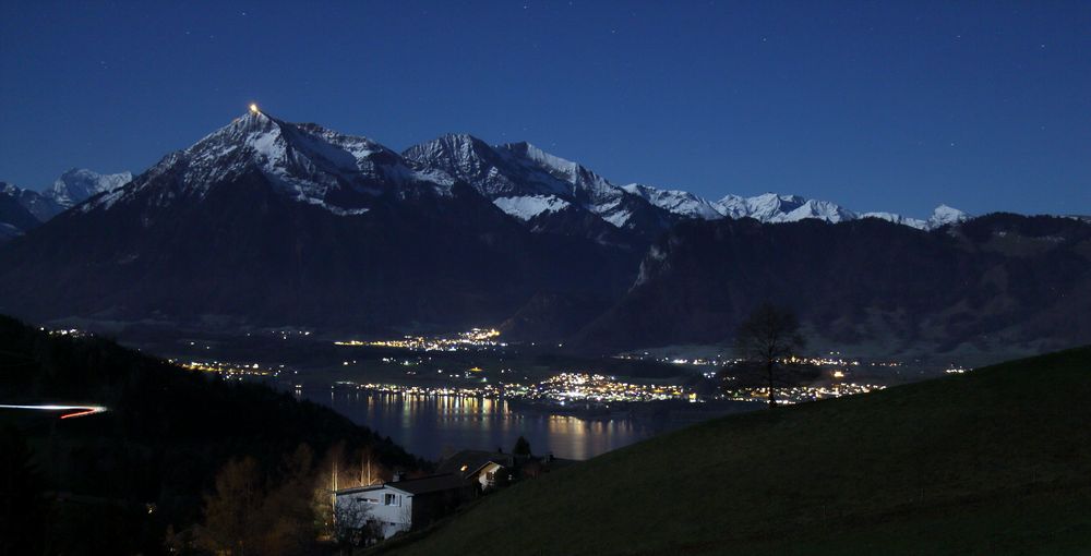 Aussicht auf Thunersee und Niesen