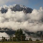 Aussicht auf Wolken und die Dolomiten mit Schnee (2017_09_18_EOS 6D_5748_ji)