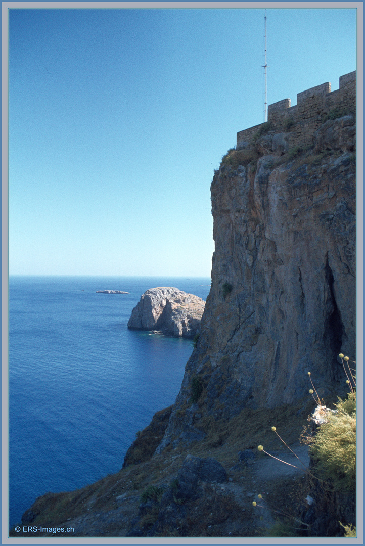 Aussicht Burgmauer Akropolis von Lindos Juli 1978 ©