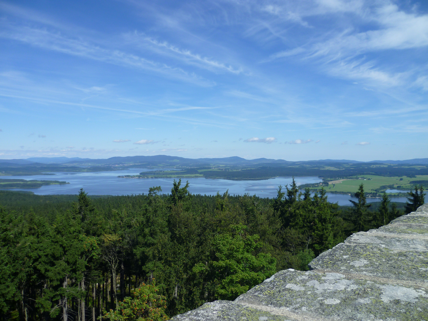 Aussicht im Böhmerwald auf den Lipno Stausee