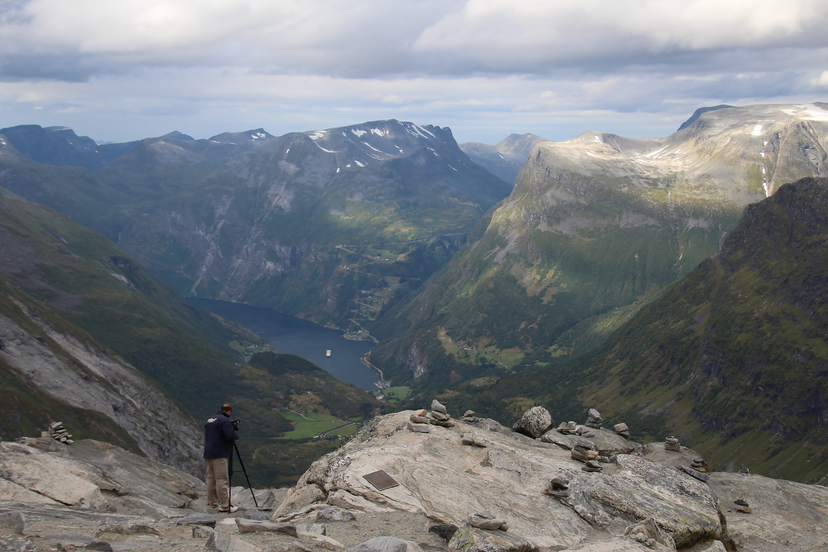 Aussicht vom Berg Dalsnibba auf den Geirangerfjord Foto & Bild archiv