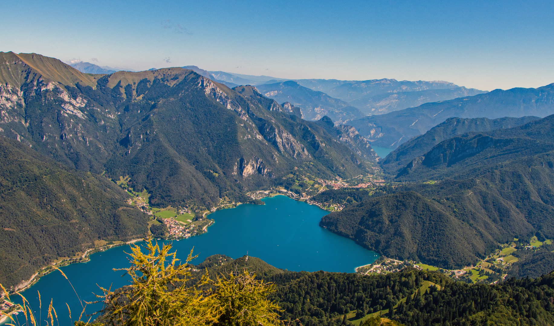 Aussicht vom Cima Corno am Ledrosee