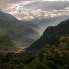 Aussicht vom Dorf Soglio GR in die italienischen Berge