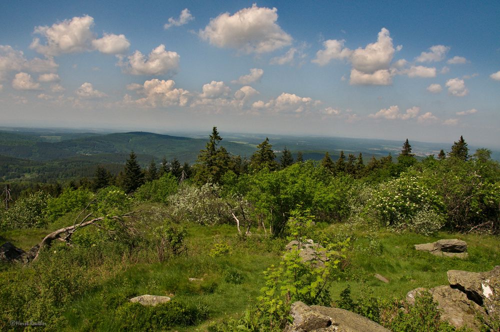 Aussicht vom Großen Feldberg auf das weite Land.