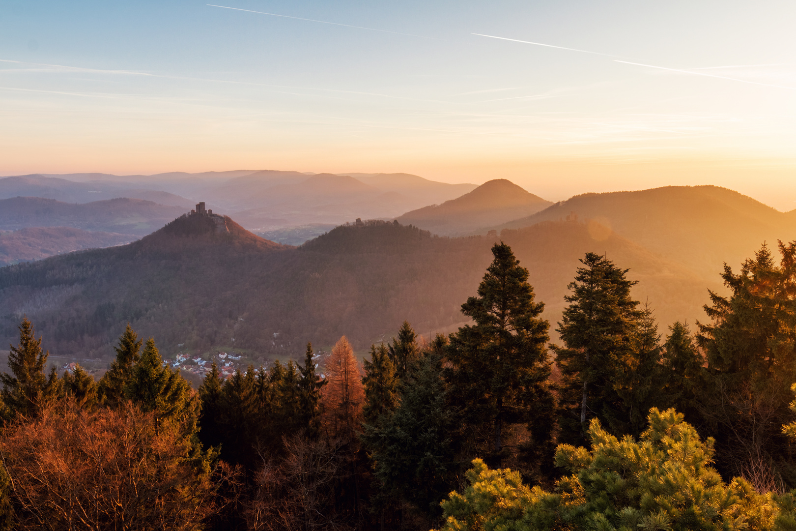 Aussicht vom Rehbergturm auf den Trifels