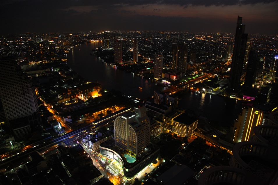 Aussicht vom Scirocco auf den Fluss - Lebua at State Tower - Bangkok - Thailand - Oktober 2011