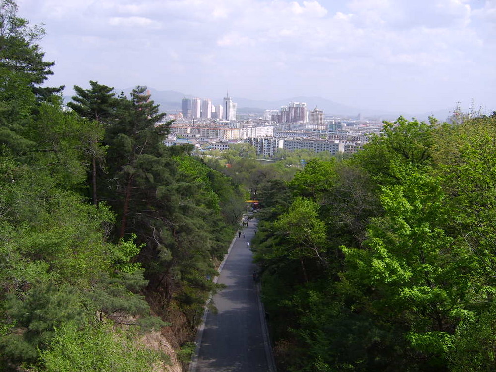 Aussicht vom Tempelberg auf die Stadt Jilin 2