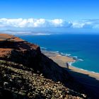 Aussicht von Cesar Manriques Mirador del Río auf die Küste Lanzarotes