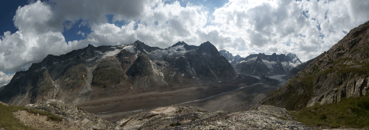 Aussicht von der Lauteraarhütte 2393 m