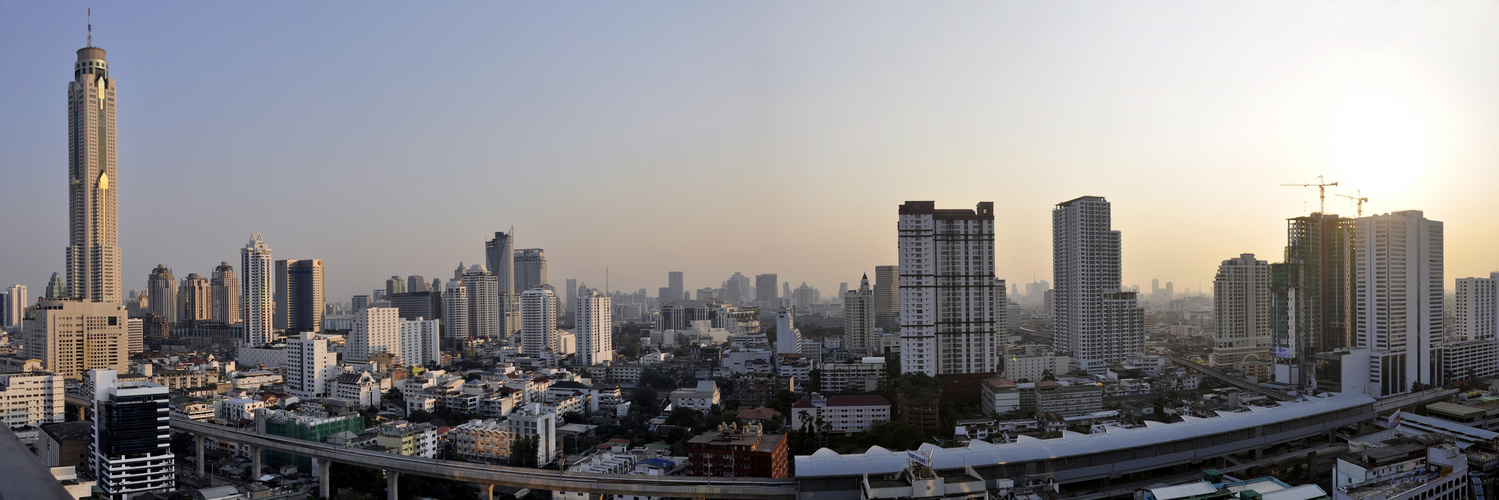 Aussicht von unserem Hoteldach in Bangkok