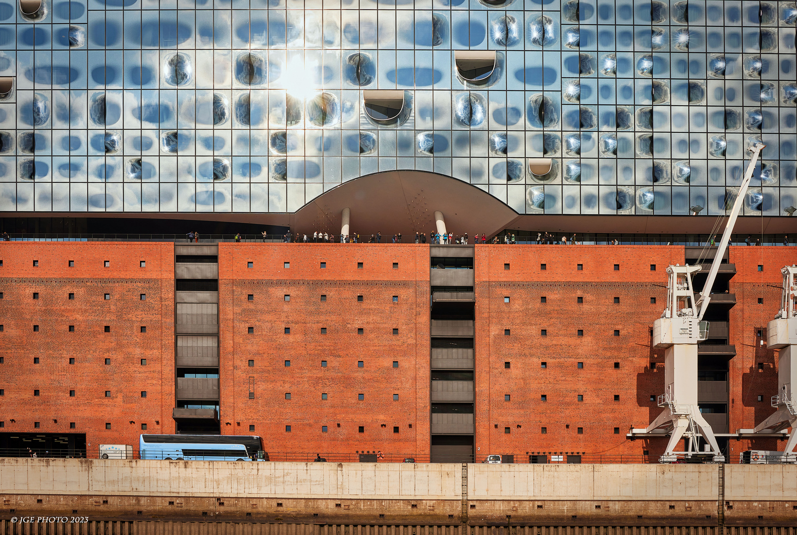 Aussichtsplateau der Elbphilharmonie von Schiffsseite