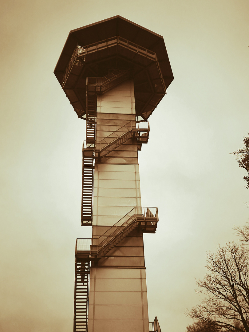 Aussichtsturm in frühere Zeit versetzt