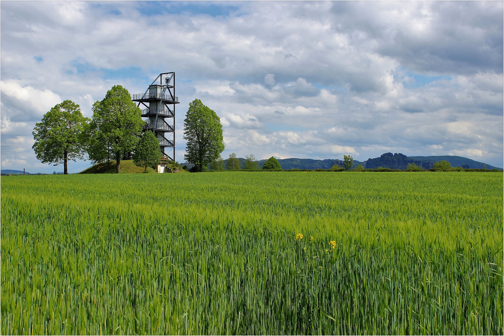 Aussichtsturm mit Fahrstuhl 