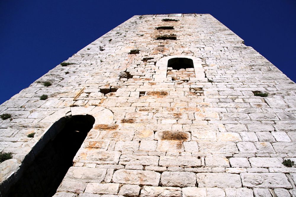 Aussichtsturm von unten