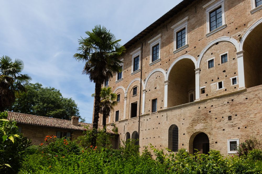 Ausspannen im Gartenrestaurant des Palazzo Ducale