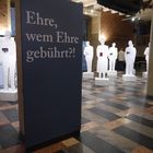 Ausstellung zur Diskussion um die Umbennenung des Hindenburgplatzes im Münster (2)
