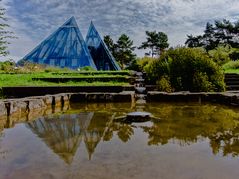 Ausstellungspyramiden im "Loki-Schmidt-Garten"