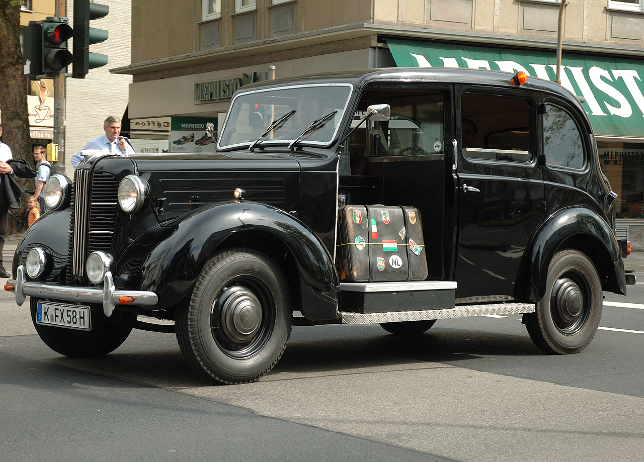 Austin FX-3 mit Koffer