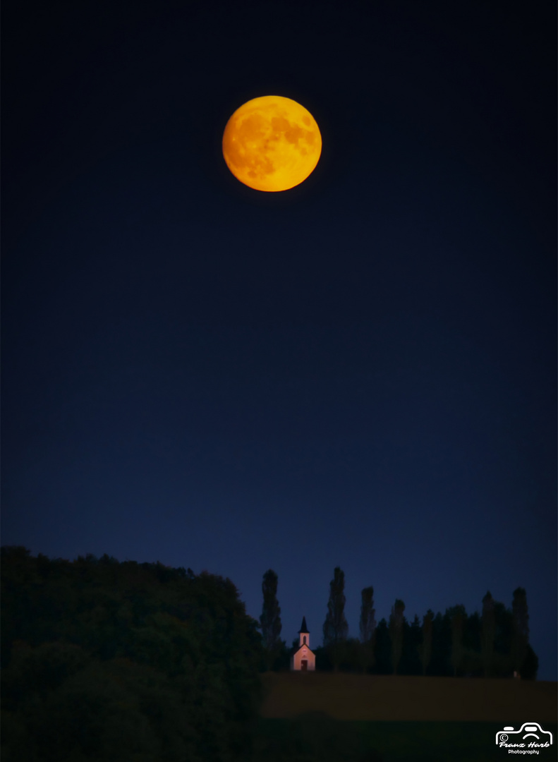 Austria, Styria: 12.10.2019: Platzer Kapelle bei Vollmond