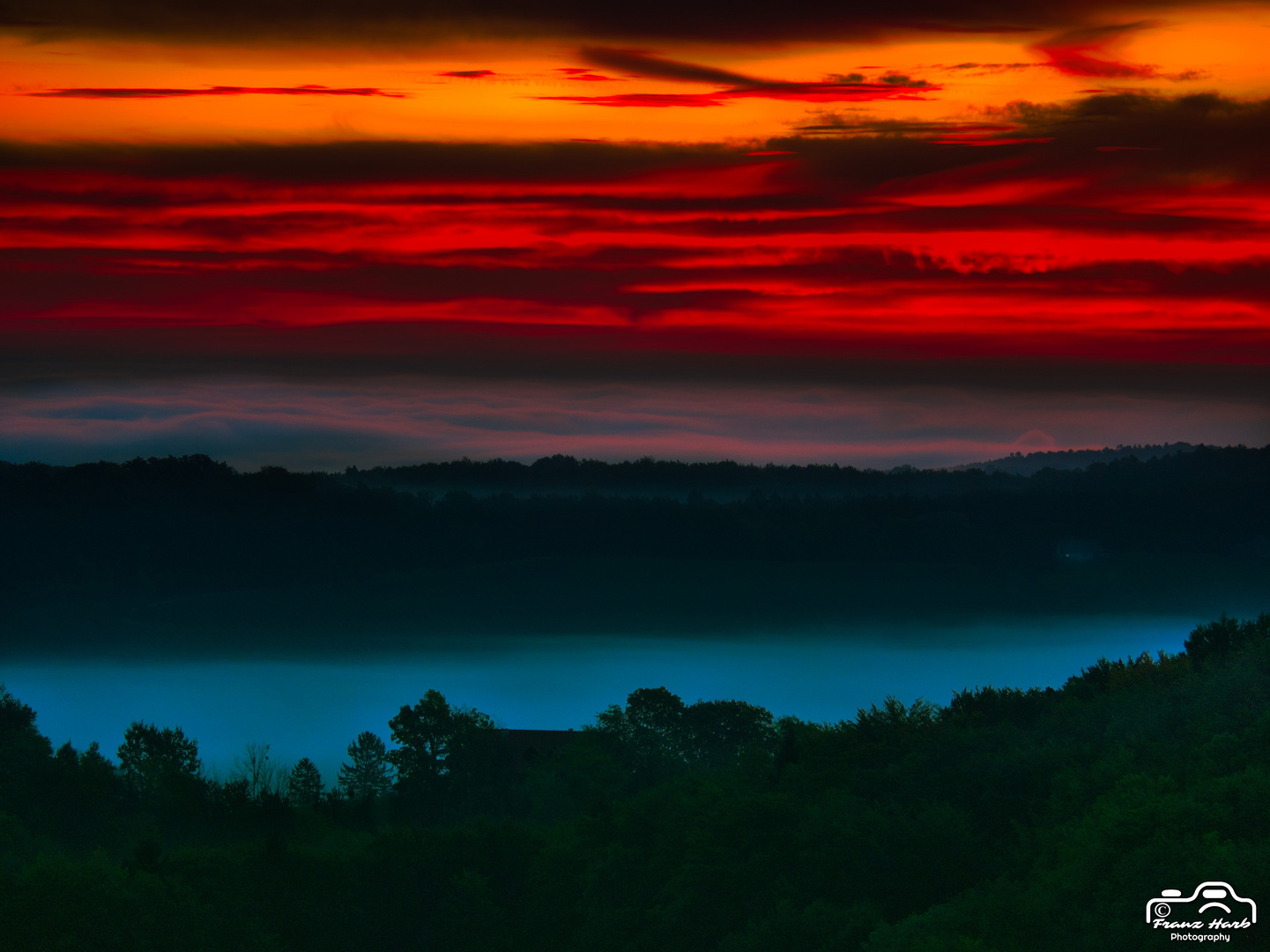 Austria, Styria: Morgenröte auf der südsteirischen Weinstrasse