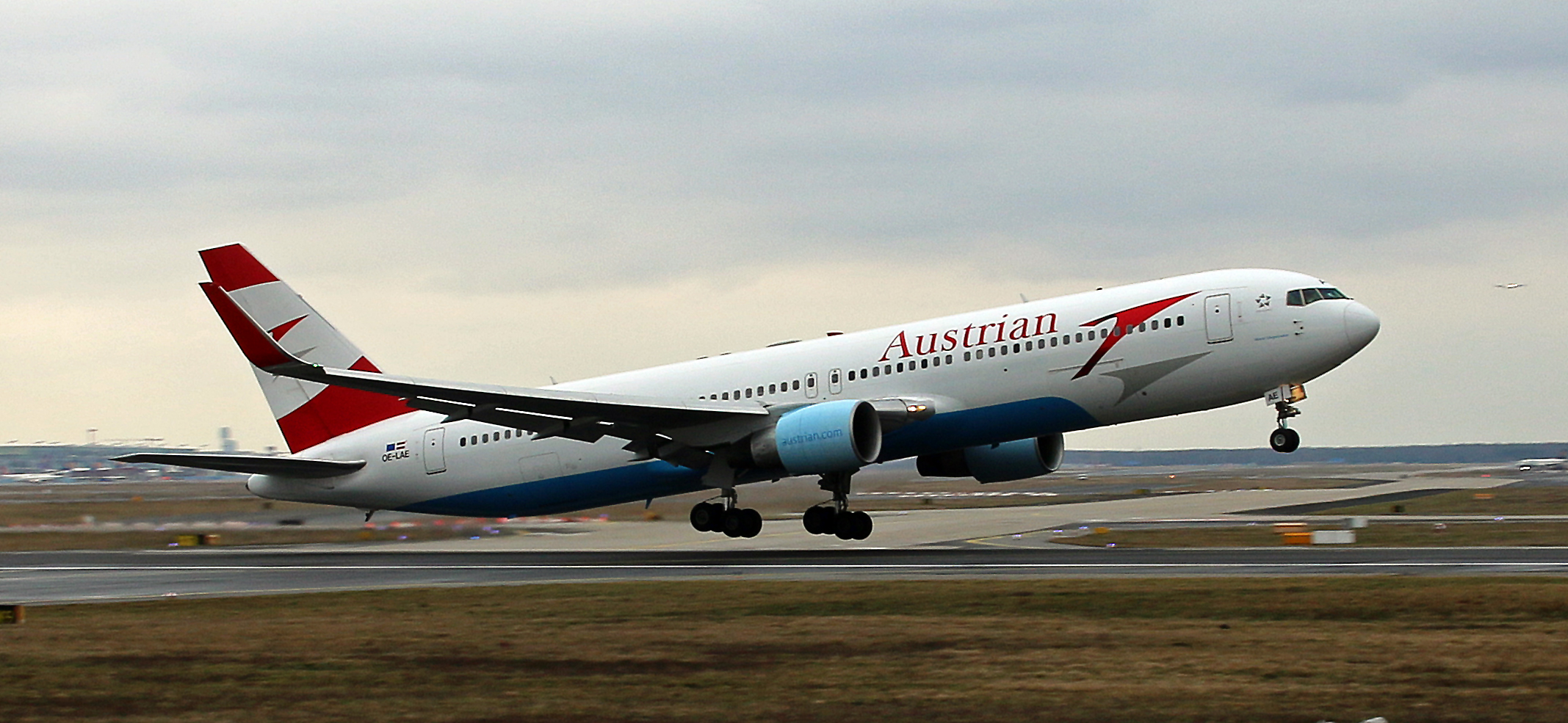 AUSTRIAN AIRLINES / Ex LAUDA AIR